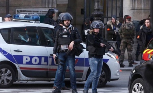 Pháp điều tra âm mưu khủng bố trong vụ tấn công gần bảo tàng Louvre - 1