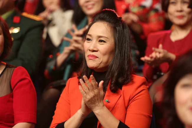 Nhà báo Tạ Bích Loan chính thức lên tiếng về vai trò mới tại giảng đường