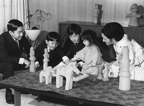 Những hình ảnh đáng nhớ của Nhật Hoàng Naruhito từ khi còn là Thái tử - 1