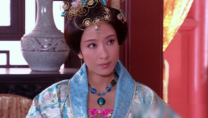 Chân dung cung nữ hơn hoàng đế 17 tuổi dần từng bước trở thành phi tần độc sủng hậu cung - 1