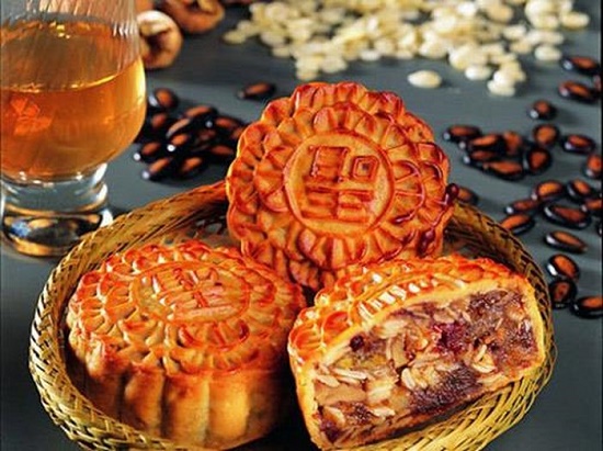 Cách làm bánh nướng trung thu thập cẩm đơn giản, thơm ngon đúng điệu