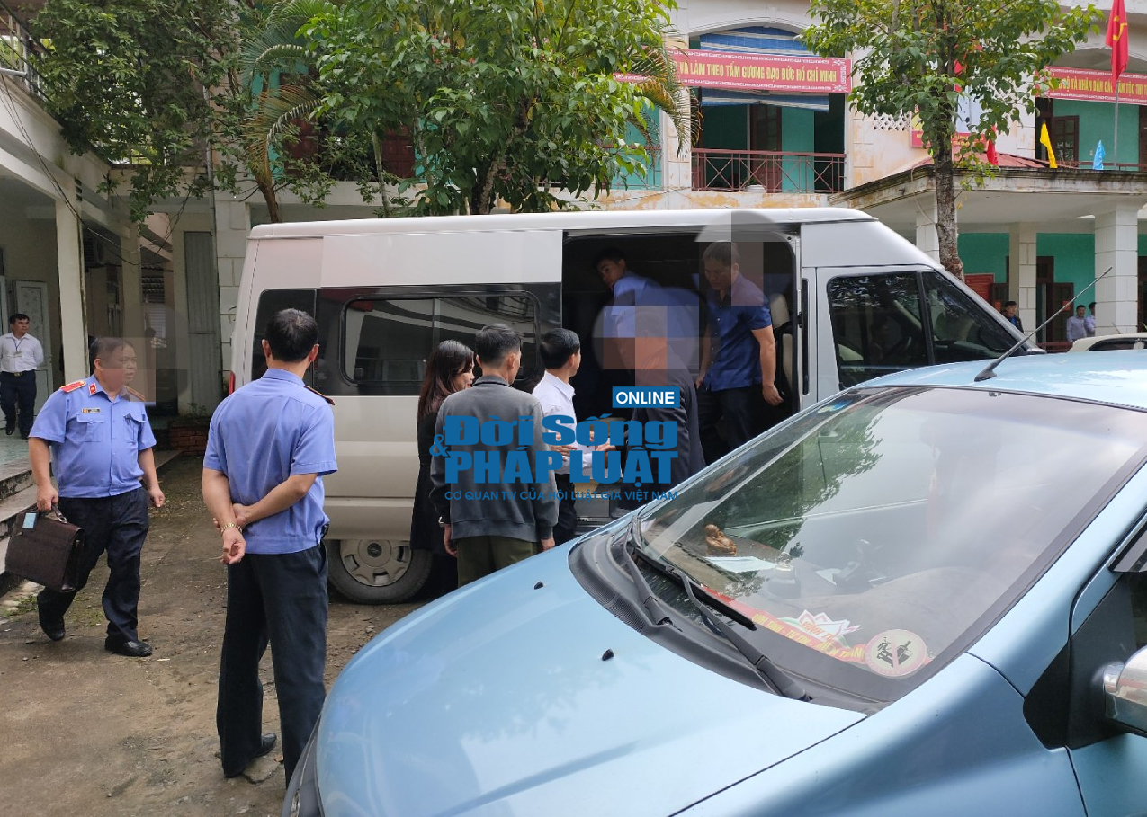 Vĩnh Tuy (Bắc Quang - Hà Giang): Cơ quan điều tra Viện kiểm sát nhân dân tối cao thi hành lệnh bắt tạm giam 3 tháng đối với Trưởng công an thị trấn - Ảnh 2