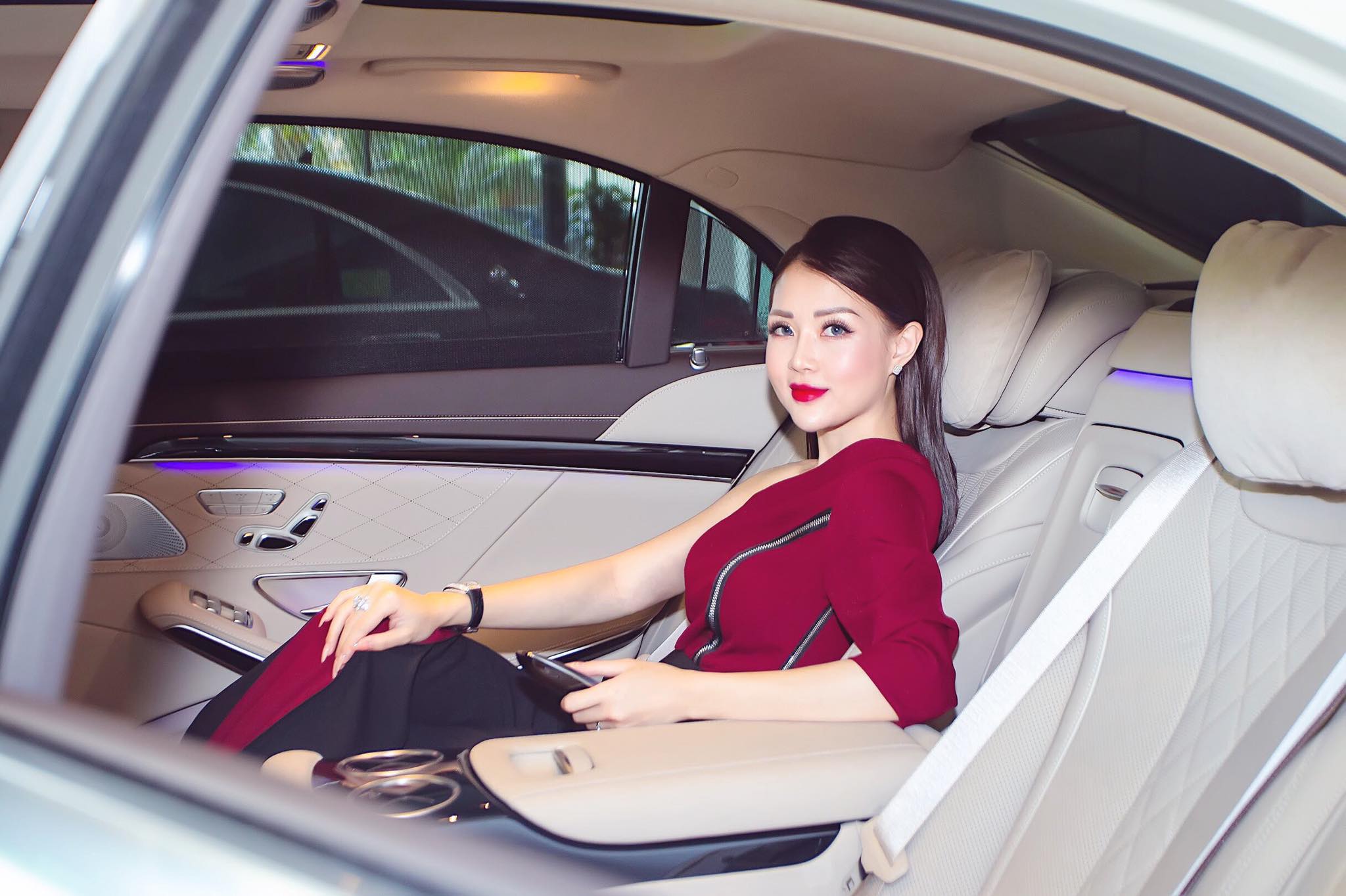 Nữ doanh nhân trẻ Bùi Quỳnh Anh tậu xe sang Mercedes-Benz trị giá 5,5 tỷ đồng - Ảnh 2