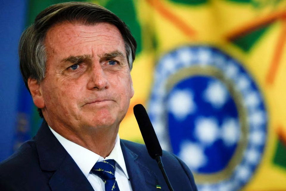 cuu tong thong brazil jair bolsonaro bi cam ung cu hoac giu chuc vu cong trong 8 nam
