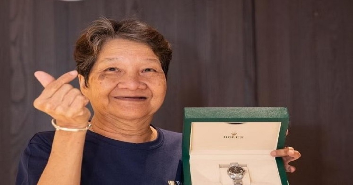 cong ty tai singapore tang dong ho rolex cho nhan vien 1 cong ty tai singapore tang dong ho rolex cho nhan vien 1