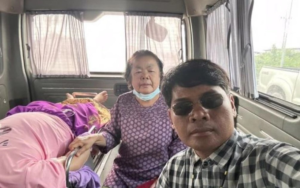 nguoi phu nu bat ngo tinh lai khi dang tren duong den dam tang cua minh