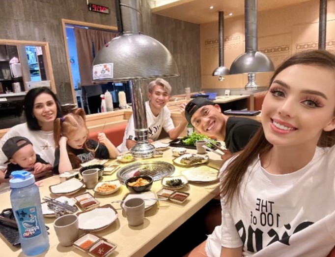 nhan sac cua vo mau tay cua bui tien dung mat moc o nha van xinh het nac 3