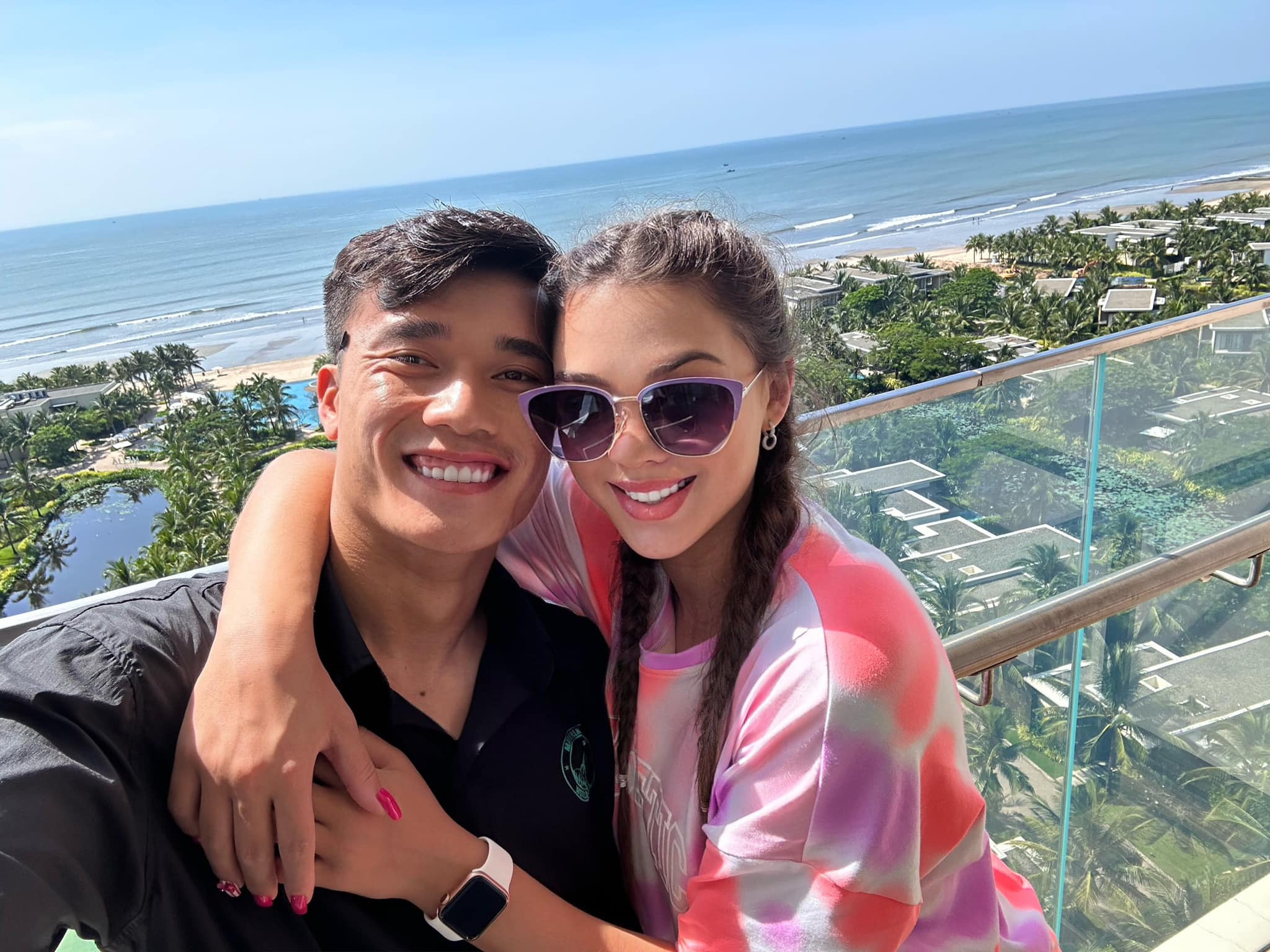 nhan sac cua vo mau tay cua bui tien dung mat moc o nha van xinh het nac 6