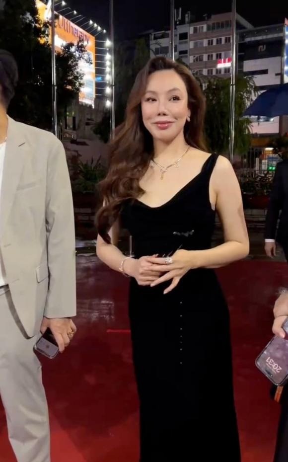 ho quynh huong len tieng sau khi bi soi ve nhan sac khac la 1 ho quynh huong len tieng sau khi bi soi ve nhan sac khac la 1