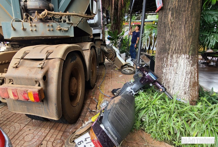 tin tuc tai nan giao thong moi nhat ngay 21 7 tra nh nguo i phu nu sang duo ng xe da u ke o lao va o quan lau nuong 1 tin tuc tai nan giao thong moi nhat ngay 21 7 tra nh nguo i phu nu sang duo ng xe da u ke o lao va o quan lau nuong 1