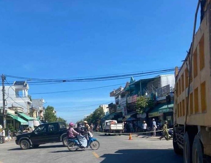 xe o to tai mat lai tong vao nha dan khien 3 nguoi thuong vong 2 xe o to tai mat lai tong vao nha dan khien 3 nguoi thuong vong 2