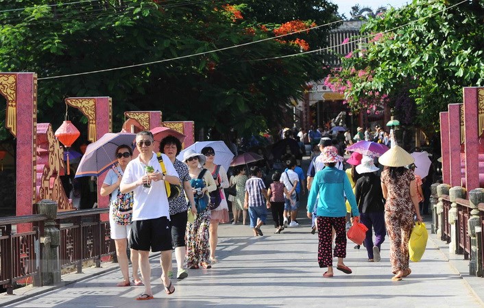nhung nghe nghiep nhay cam bi cam tham gia tour du lich tai mot tinh cua trung quoc 3