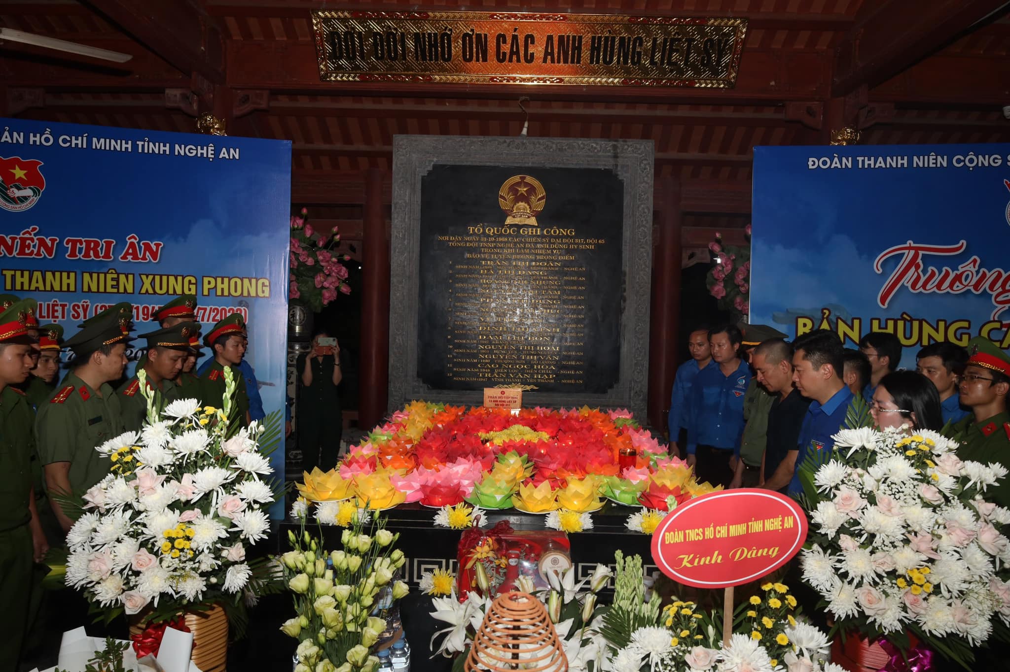 thap sang hang chuc nghin ngon nen tri an cac anh hung liet si 2 thap sang hang chuc nghin ngon nen tri an cac anh hung liet si 2