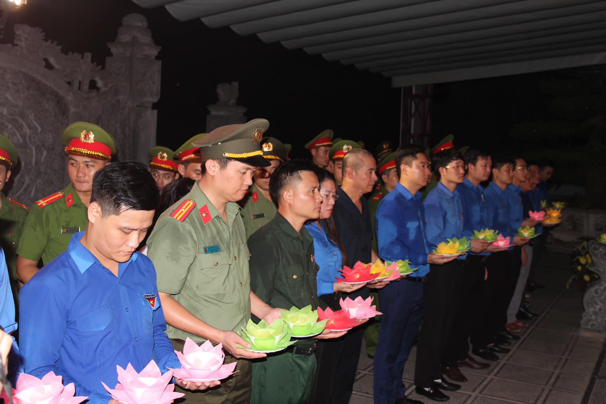 thap sang hang chuc nghin ngon nen tri an cac anh hung liet si 31 thap sang hang chuc nghin ngon nen tri an cac anh hung liet si 31