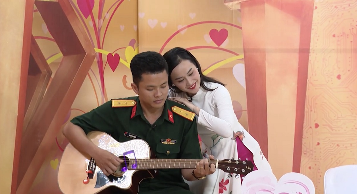 chuyen tinh 11 nam dang nguong mo cua co tieu thu xinh dep va chang quan nhan ngheo