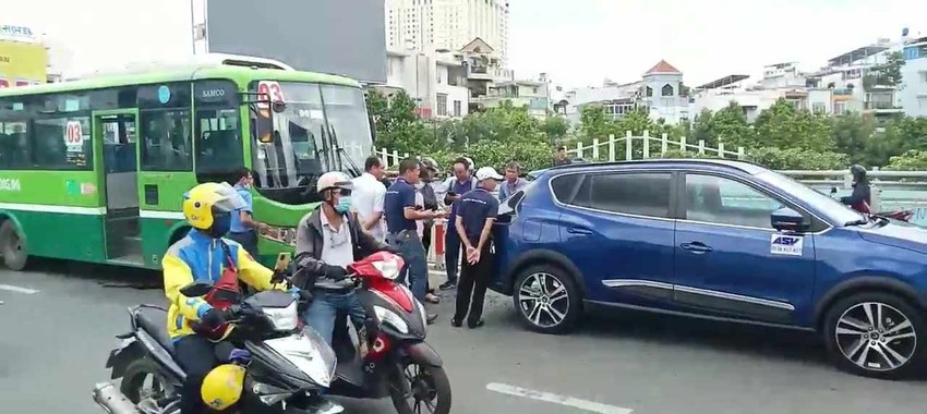 tin tuc tai nan giao thong moi nhat ngay 2 8 2023 va cham voi xe buyt tai xe mac ket trong cabin xe tai 2 tin tuc tai nan giao thong moi nhat ngay 2 8 2023 va cham voi xe buyt tai xe mac ket trong cabin xe tai 2