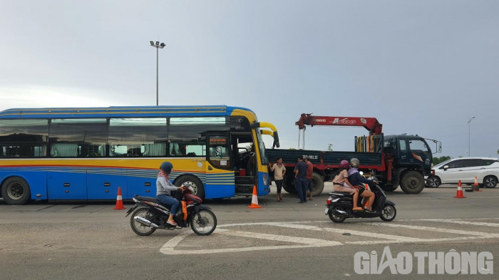 tin tuc tai nan giao thong moi nhat ngay 38 quang ngai tai nan giao thong lien hoan giua xe khach o to tai va xe ban tai tin tuc tai nan giao thong moi nhat ngay 38 quang ngai tai nan giao thong lien hoan giua xe khach o to tai va xe ban tai