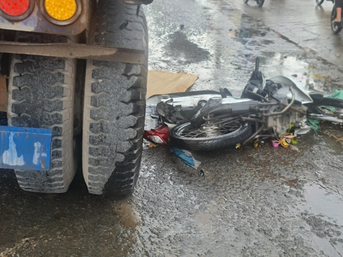 tin tuc tai nan giao thong moi nhat ngay 4 8 2023 va cham voi xe container nguoi dan ong di xe may tu vong tai cho 1 tin tuc tai nan giao thong moi nhat ngay 4 8 2023 va cham voi xe container nguoi dan ong di xe may tu vong tai cho 1