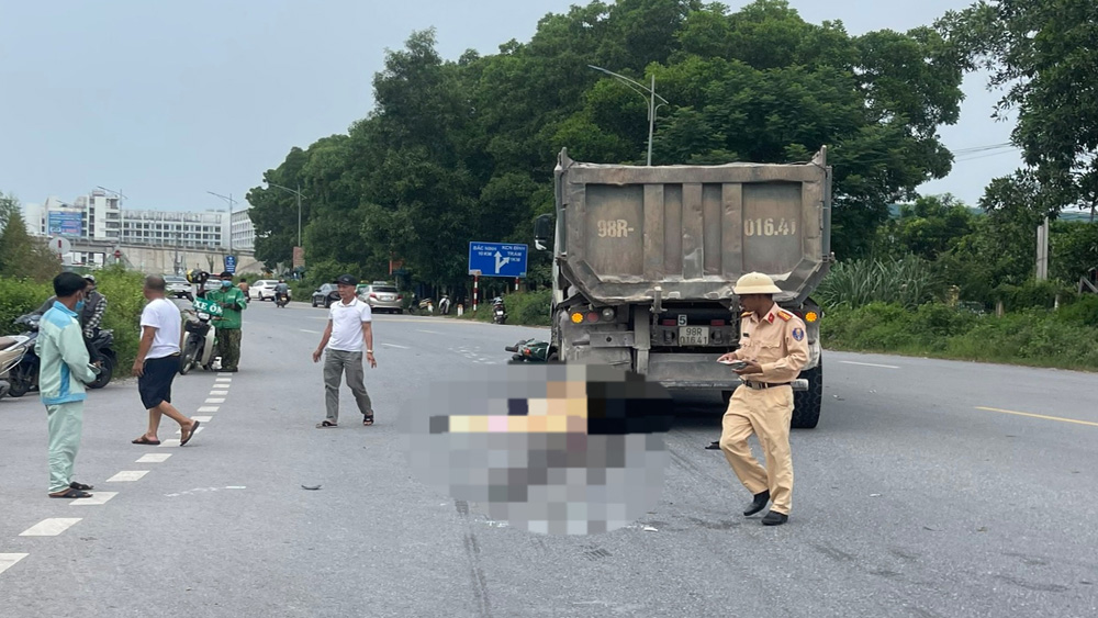 tin tuc tai nan giao thong moi nhat ngay 11 8 2023 xe tai mat lai lao vao nha dan o da lat 2