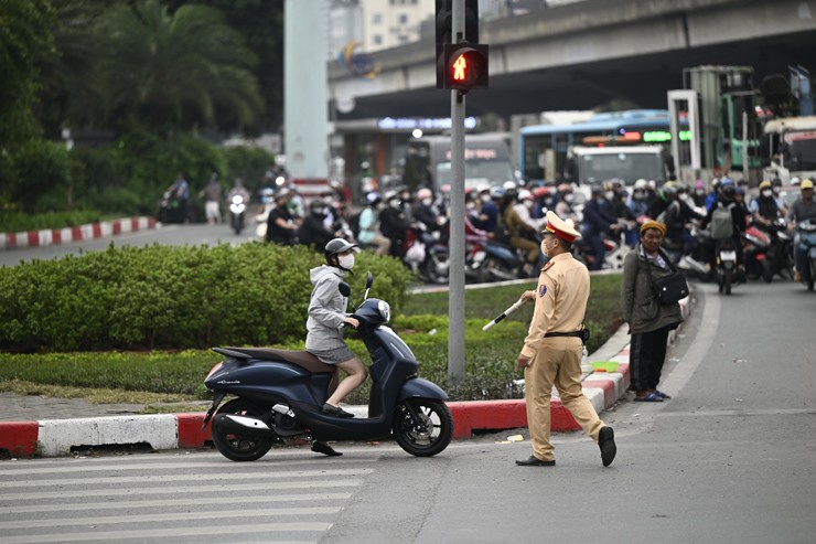 Tin trong nước - Dự thảo luật mới: Trường hợp nào CSGT nào được dừng xe để kiểm tra?