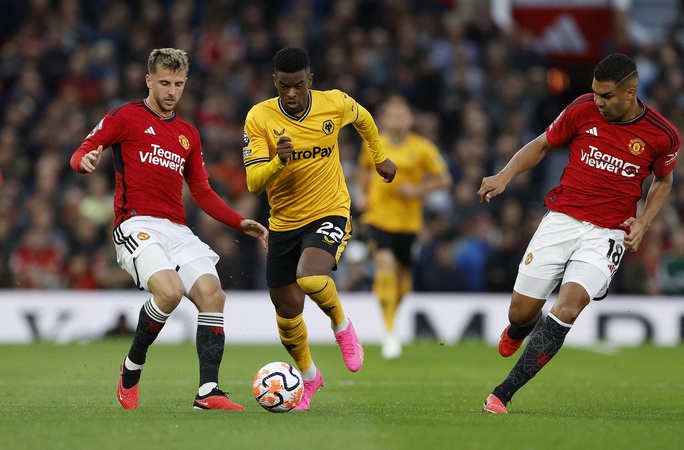 varane toa sang manchester united thang nhoc nhan wolverhampton tai san nha 5 varane toa sang manchester united thang nhoc nhan wolverhampton tai san nha 5