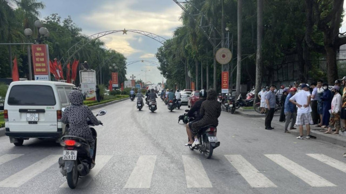 thanh hoa dang lam nhiem vu giua nga tu csgt bat ngo bi nam thanh nien tong trung 2 thanh hoa dang lam nhiem vu giua nga tu csgt bat ngo bi nam thanh nien tong trung 2
