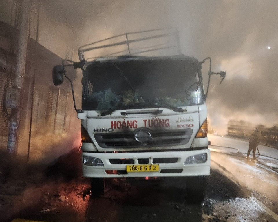 tin tuc tai nan giao thong moi nhat ngay 28 8 2023 tong vao xe dau ben duong nam thanh nien khong doi mu bao hiem tu vong 1