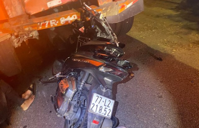 tin tuc tai nan giao thong moi nhat ngay 28 8 2023 tong vao xe dau ben duong nam thanh nien khong doi mu bao hiem tu vong 2