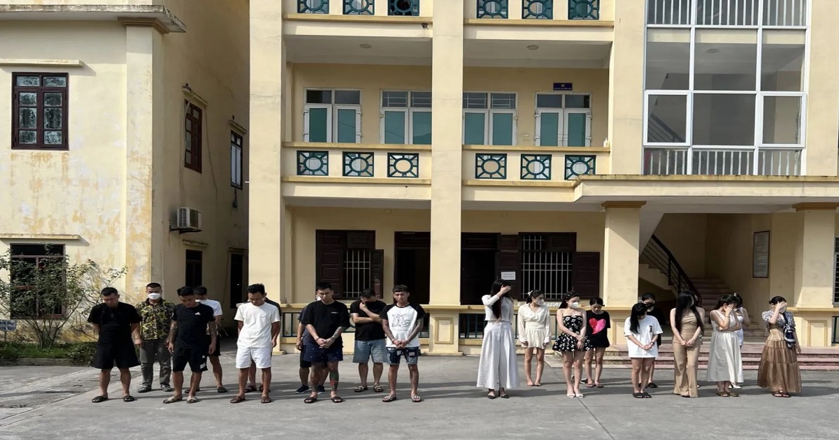 phat hien 21 nam nu thanh nien bay lac trong phong nha nghi o hung yen 1
