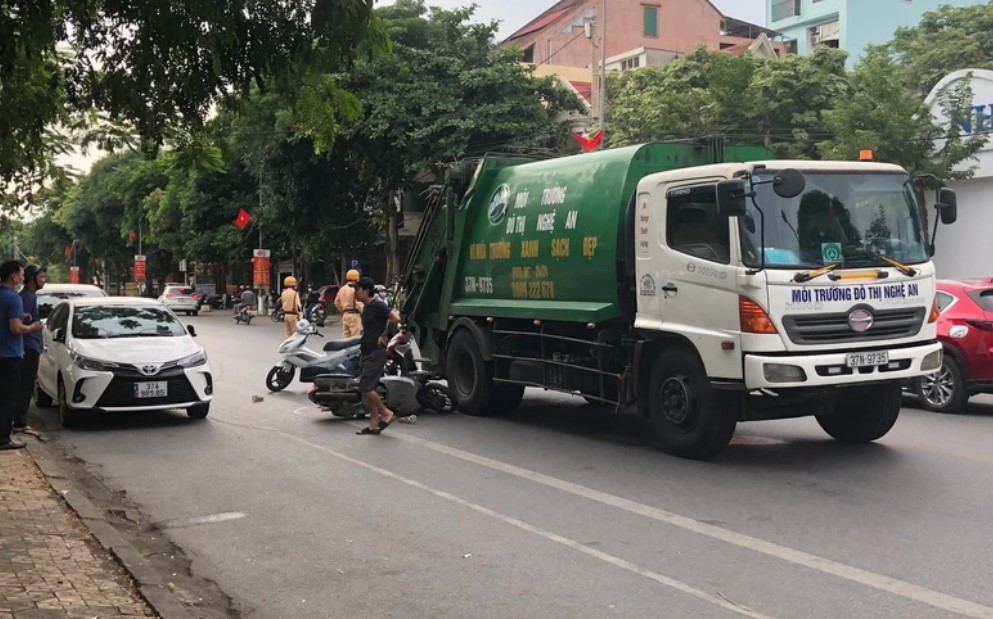 tin tuc tai nan giao thong moi nhat ngay 12 9 2023 tong vao duoi xe tai dau ben duong 2 vo chong tu vong tai cho 3 tin tuc tai nan giao thong moi nhat ngay 12 9 2023 tong vao duoi xe tai dau ben duong 2 vo chong tu vong tai cho 3