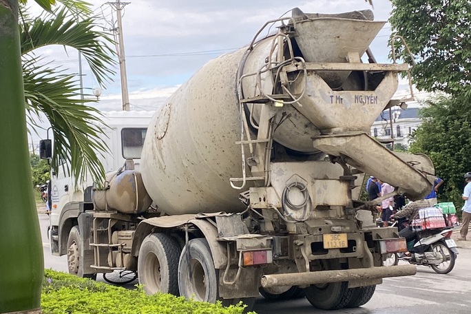 tin tuc tai nan giao thong moi nhat ngay 13 9 2023 xe tai huc duoi container tren cao toc phap van 2 me con tu vong 2 tin tuc tai nan giao thong moi nhat ngay 13 9 2023 xe tai huc duoi container tren cao toc phap van 2 me con tu vong 2