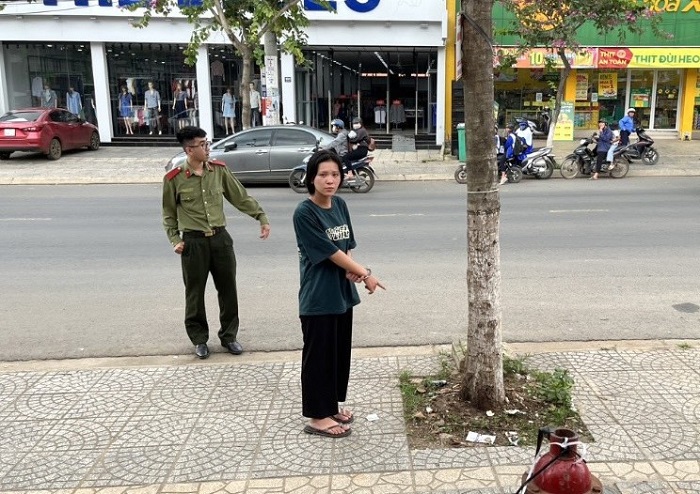 buc tuc vi bi chong danh nguoi vo tre dam chong tu vong 1 buc tuc vi bi chong danh nguoi vo tre dam chong tu vong 1