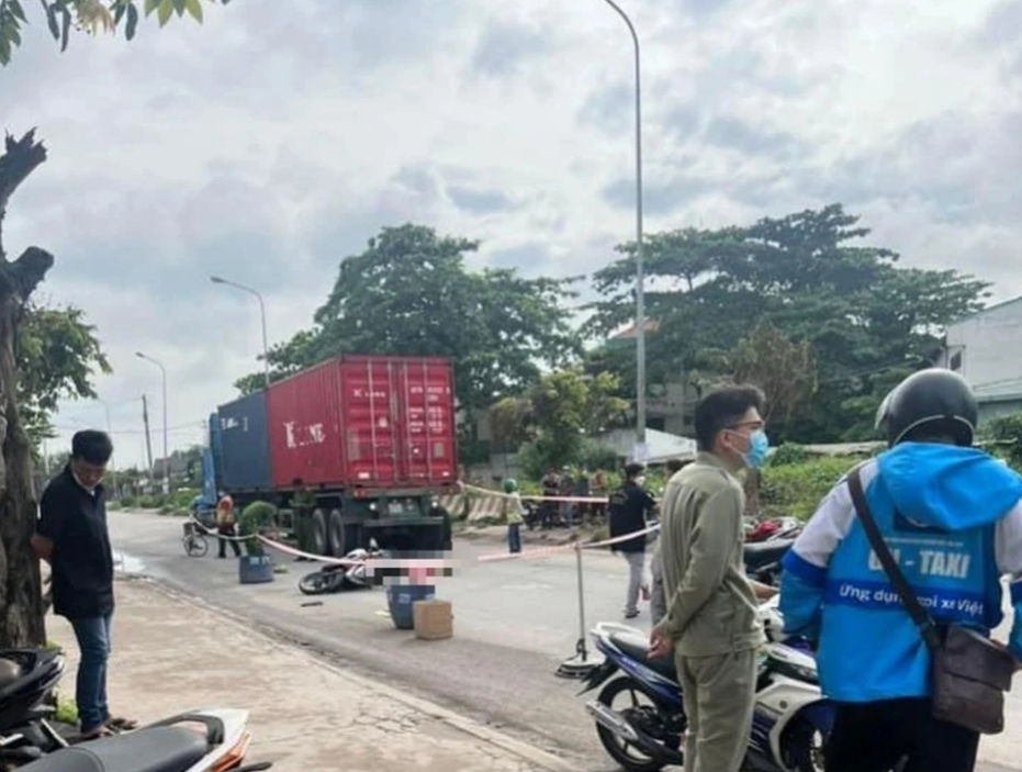 tin tuc tai nan giao thong moi nhat ngay 26 9 2023 xe container va cham xe may nu cong nhan tu vong thuong tam 1