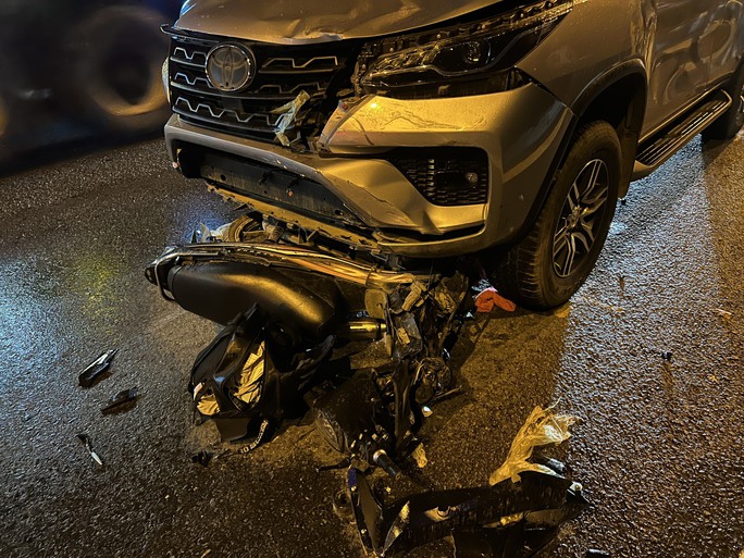 tin tuc tai nan giao thong moi nhat ngay 26 9 2023 xe container va cham xe may nu cong nhan tu vong thuong tam 2