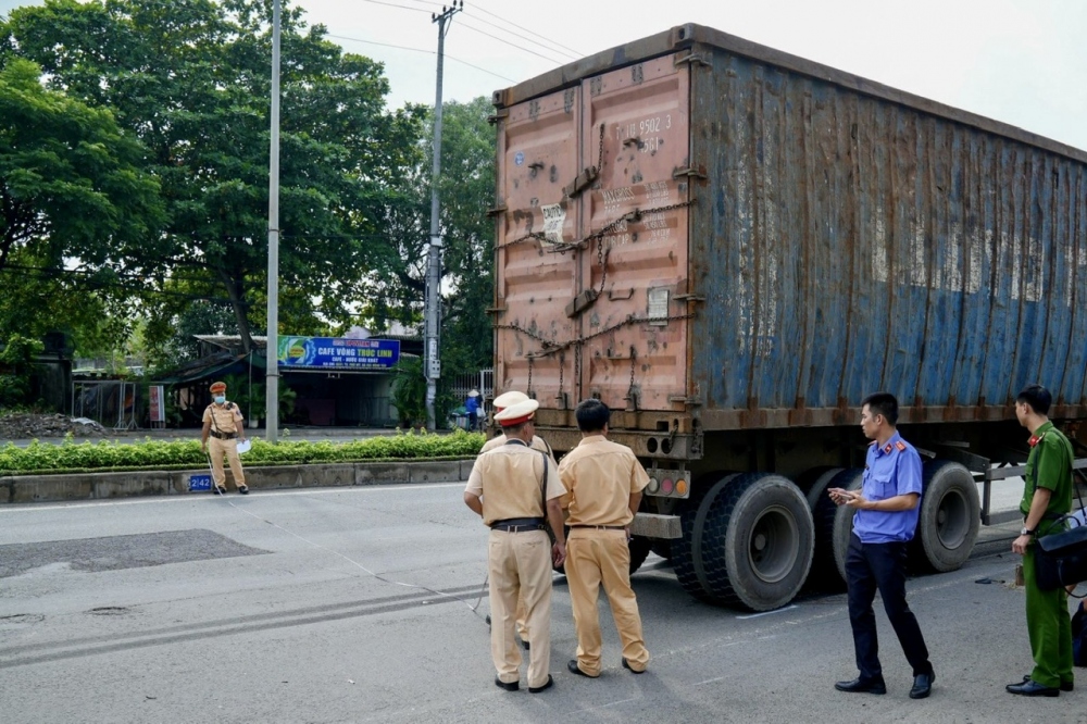 tin tuc tai nan giao thong moi nhat ngay 29 9 2023 va cham voi xe container nguoi dan ong tu vong tren quoc lo 51 1 tin tuc tai nan giao thong moi nhat ngay 29 9 2023 va cham voi xe container nguoi dan ong tu vong tren quoc lo 51 1