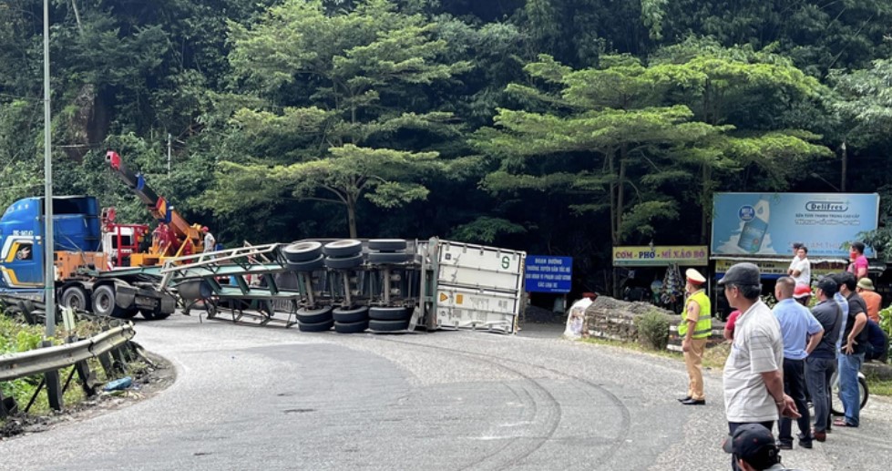 tin tuc tai nan giao thong moi nhat ngay 19 10 2023 xe may va cham xe container nam thanh nien tu vong tai cho 2 tin tuc tai nan giao thong moi nhat ngay 19 10 2023 xe may va cham xe container nam thanh nien tu vong tai cho 2