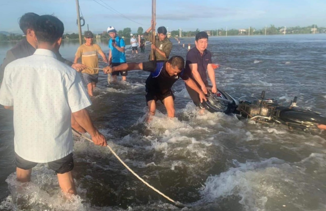 tin tuc tai nan giao thong moi nhat ngay 26 10 2023 va cham voi xe container mot nguoi tu vong tai cho 3