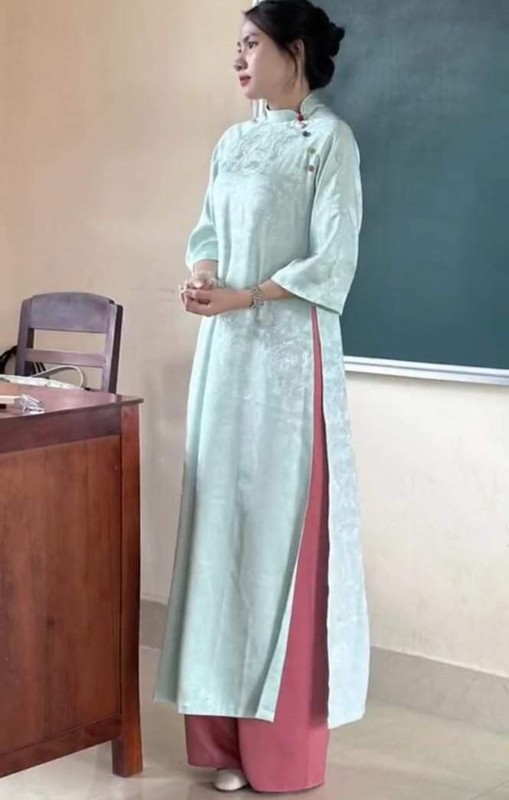 danh tinh co giao tieu hoc gay sot mang xa hoi voi guong mat xinh xan di day mac khong trung bo nao 5 danh tinh co giao tieu hoc gay sot mang xa hoi voi guong mat xinh xan di day mac khong trung bo nao 5