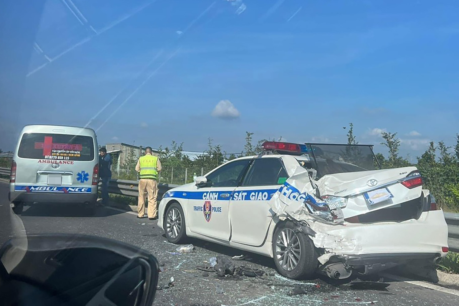 tin tuc tai nan giao thong moi nhat ngay 9 11 2023 xe cap cuu tong xe csgt tren cao toc mot nguoi bi thuong 1 tin tuc tai nan giao thong moi nhat ngay 9 11 2023 xe cap cuu tong xe csgt tren cao toc mot nguoi bi thuong 1