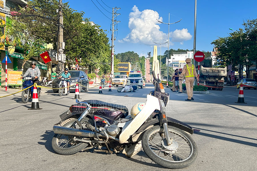 tin tuc tai nan giao thong moi nhat ngay 11 11 2023 xe may va cham voi xe dau keo tren quoc lo 32 mot nguoi tu vong tai cho 2 tin tuc tai nan giao thong moi nhat ngay 11 11 2023 xe may va cham voi xe dau keo tren quoc lo 32 mot nguoi tu vong tai cho 2