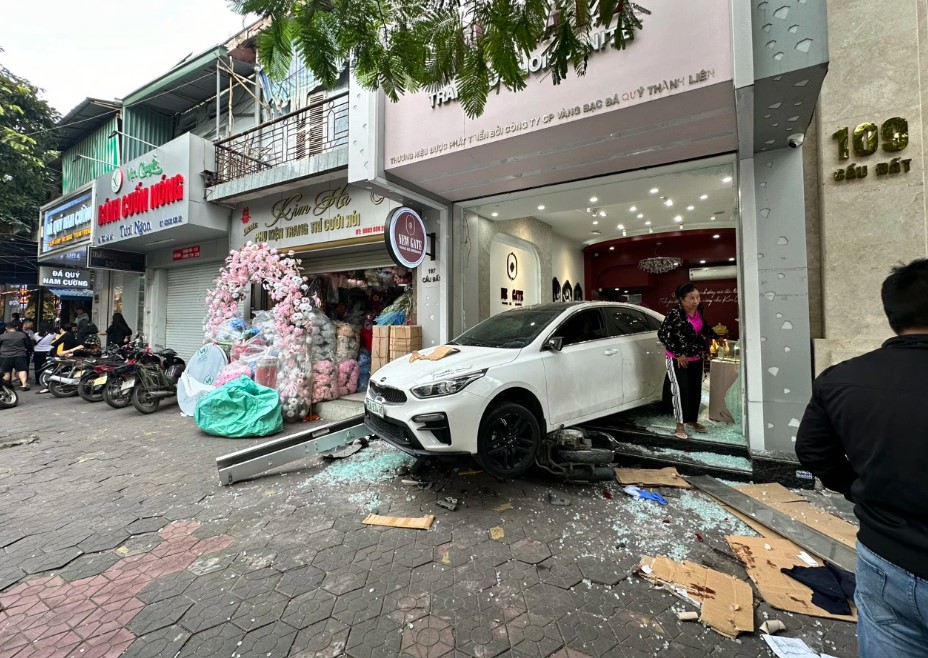 nu tai xe lui xe tong cua hang trang suc tai hai phong nam bao ve da tu vong