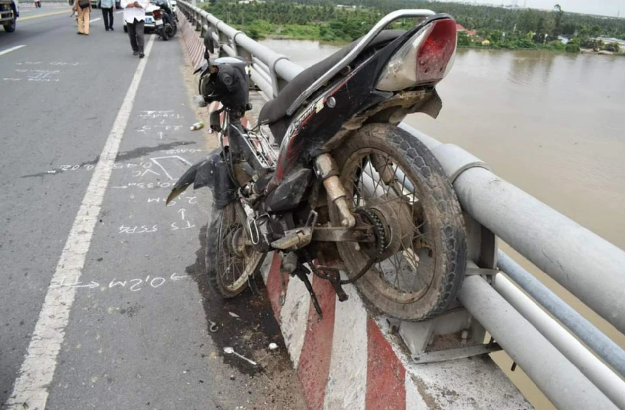 tin tuc tai nan giao thong moi nhat ngay 17 11 2023 o to lao xuong vuc chong tu vong vo bi thuong 5 tin tuc tai nan giao thong moi nhat ngay 17 11 2023 o to lao xuong vuc chong tu vong vo bi thuong 5
