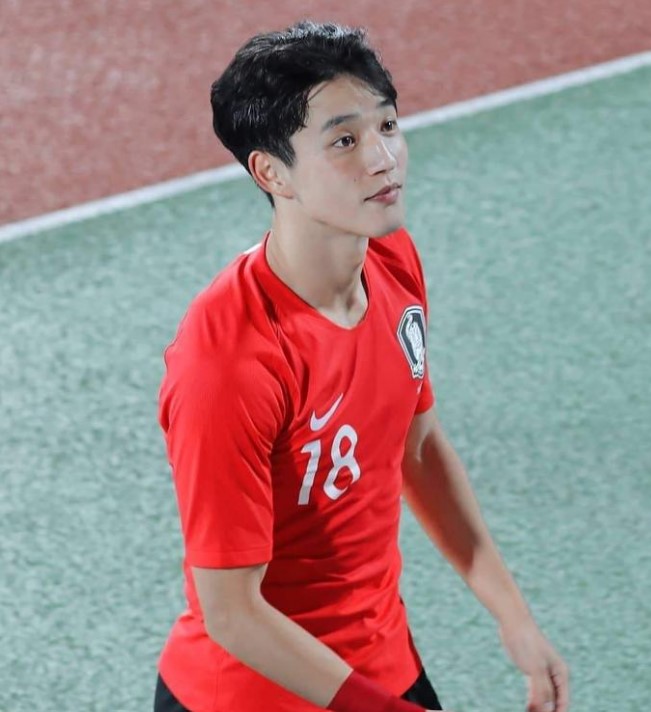nam than san co nguoi han so huu ve ngoai nhu idol tung khien fan viet day song vi qua dien trai 14 nam than san co nguoi han so huu ve ngoai nhu idol tung khien fan viet day song vi qua dien trai 14