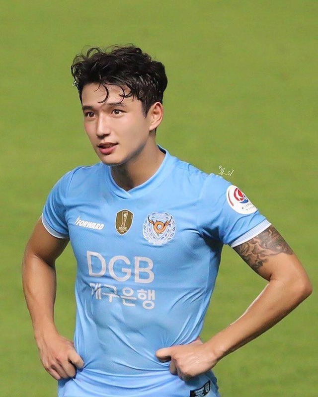 nam than san co nguoi han so huu ve ngoai nhu idol tung khien fan viet day song vi qua dien trai 3 nam than san co nguoi han so huu ve ngoai nhu idol tung khien fan viet day song vi qua dien trai 3
