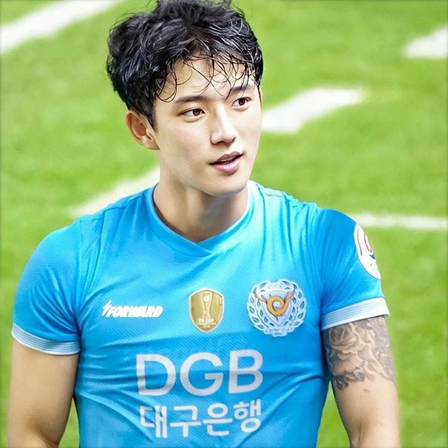 nam than san co nguoi han so huu ve ngoai nhu idol tung khien fan viet day song vi qua dien trai 5 nam than san co nguoi han so huu ve ngoai nhu idol tung khien fan viet day song vi qua dien trai 5