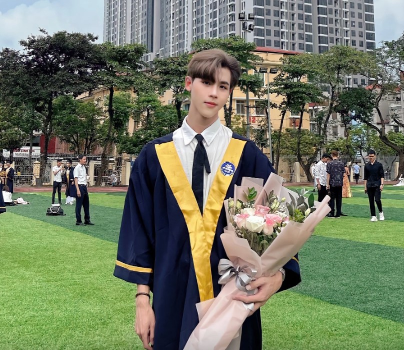 nhung thay giao 9x tung lam mua lam gio mang xa hoi nho ngoai hinh dien trai cung loat thanh tich dang ne 13