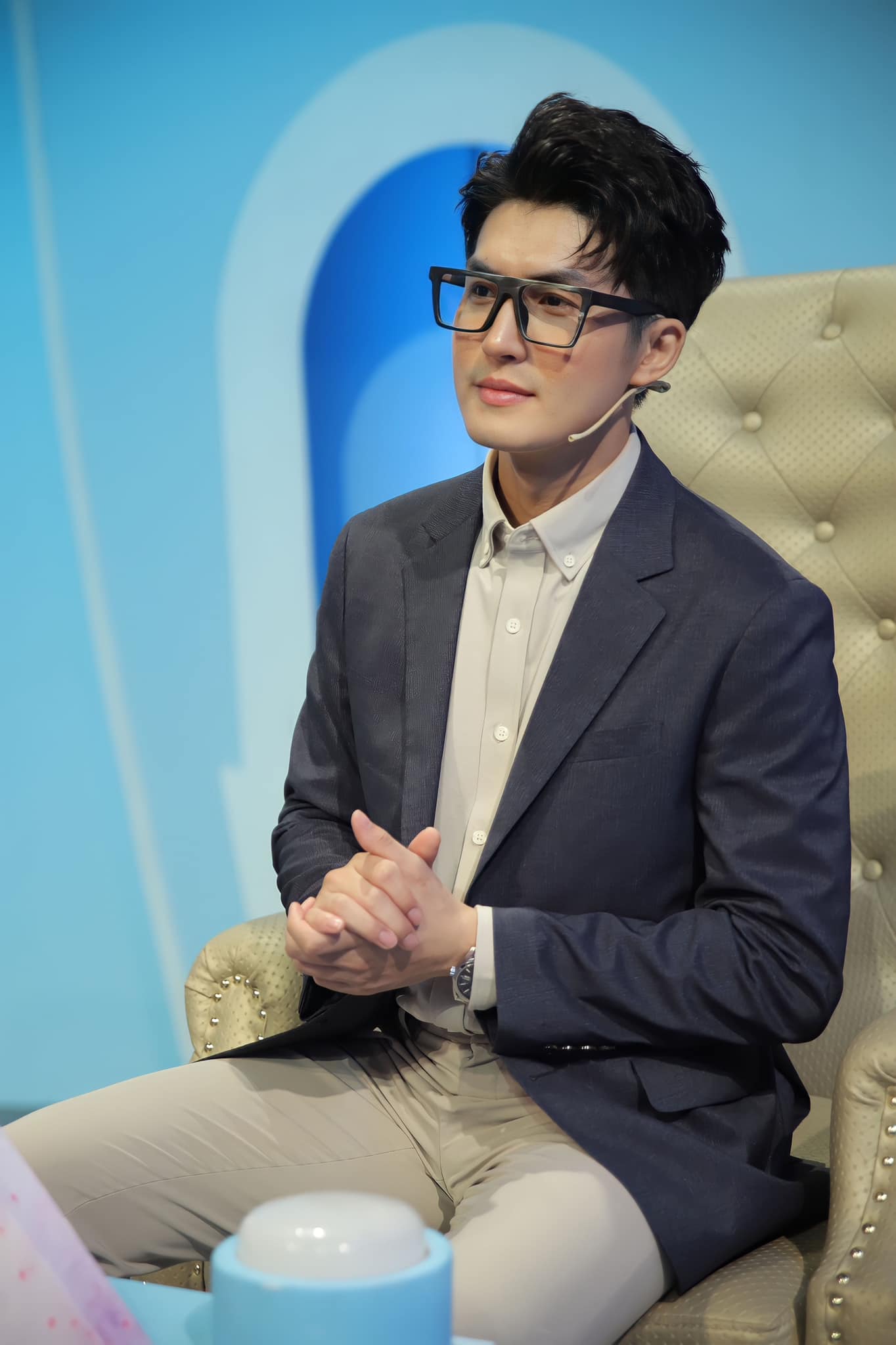 nhung thay giao 9x tung lam mua lam gio mang xa hoi nho ngoai hinh dien trai cung loat thanh tich dang ne 6