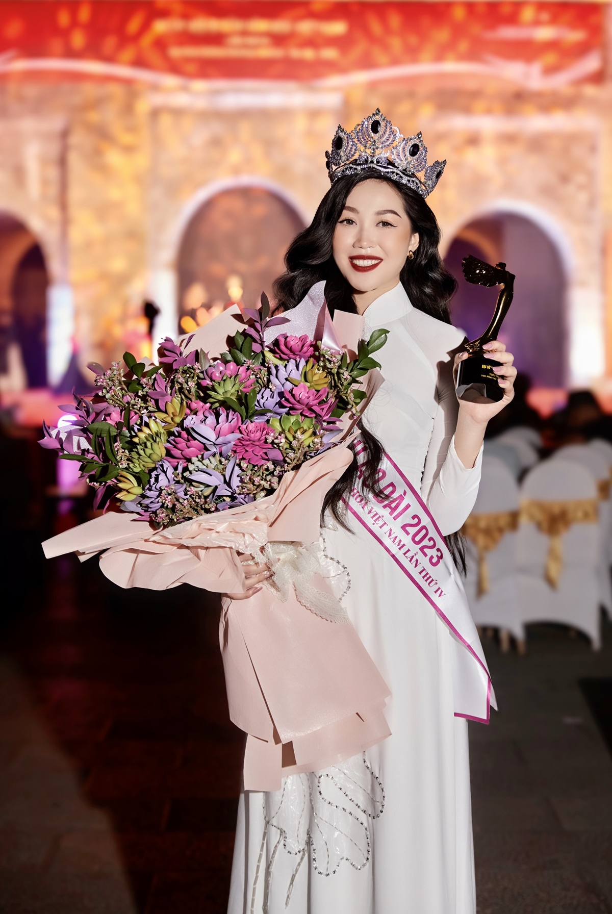 nguoi dep le thi thu tra duoc vinh danh tro thanh dai su ao dai 2023 nguoi dep le thi thu tra duoc vinh danh tro thanh dai su ao dai 2023