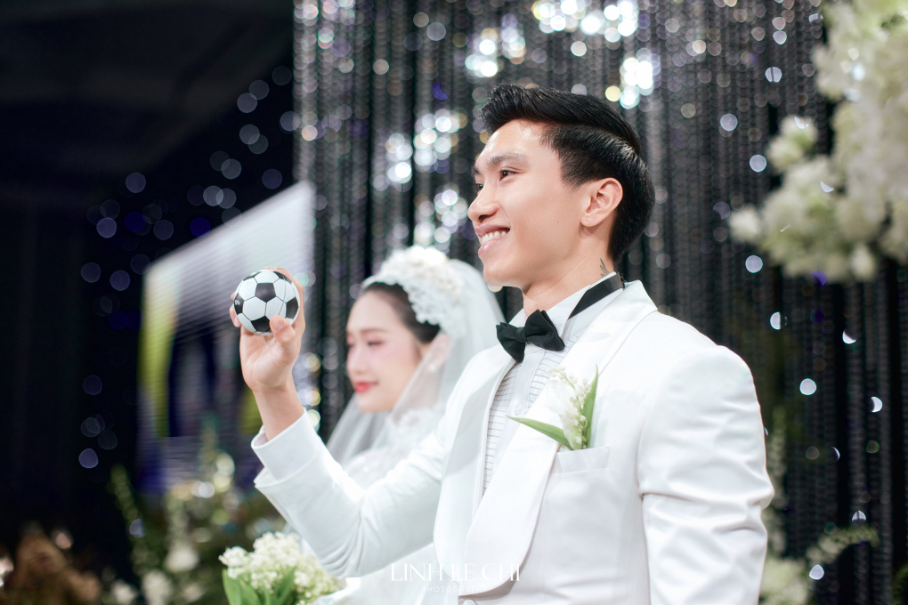 doa n ha i my ba t kho c doa n van ha u an ca n lau nuo c ma t cho vo trong tiec cuoi o khach san 5 sao 2 doa n ha i my ba t kho c doa n van ha u an ca n lau nuo c ma t cho vo trong tiec cuoi o khach san 5 sao 2