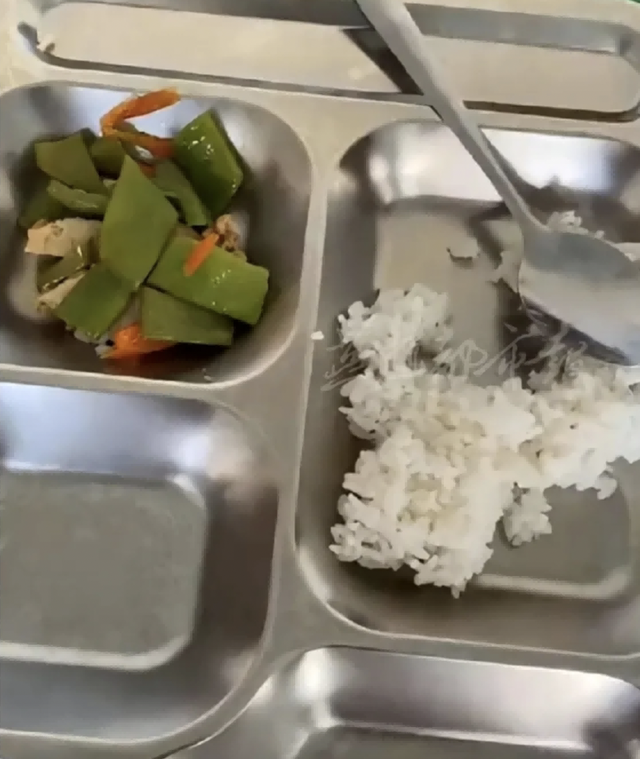 con gai khen com o truong ngon mieng nguoi me kiem tra dot xuat thi phat hien su that dau long dang sau 1 con gai khen com o truong ngon mieng nguoi me kiem tra dot xuat thi phat hien su that dau long dang sau 1